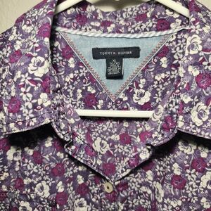 Tommy Hilfiger Women's Blouse Size XL Purple White Floral Button-down Long Sleev